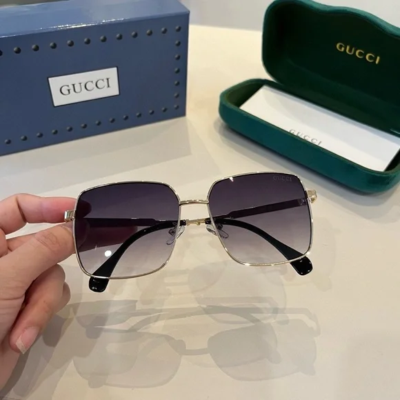 Gucci Gold and Black Women's Sunglasses - Picture 6 of 10